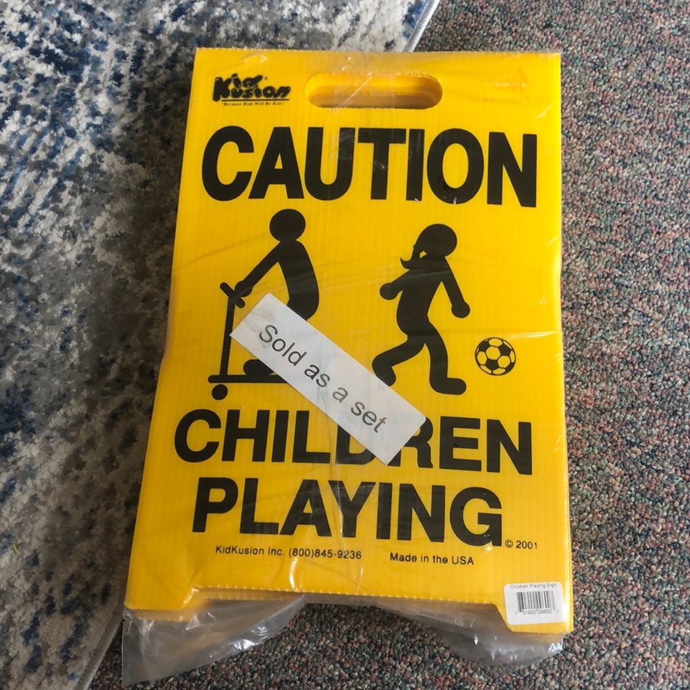 Caution Children playing signs (4)